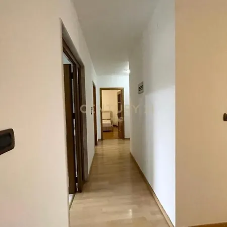 Maison Tirana * Patza-Kuqani